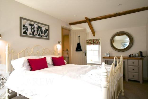 Carew Inn Extérieur photo