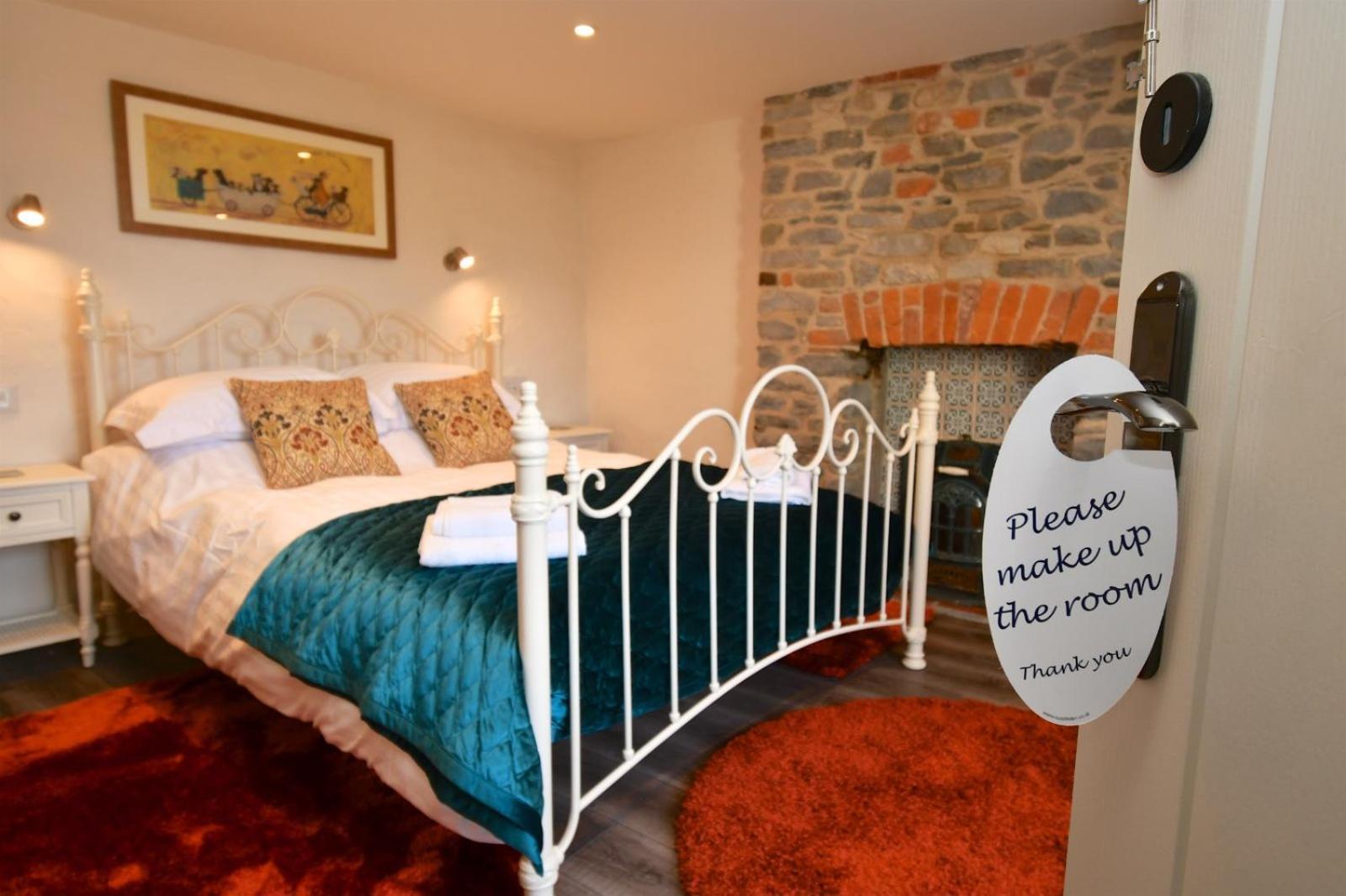 Carew Inn Extérieur photo
