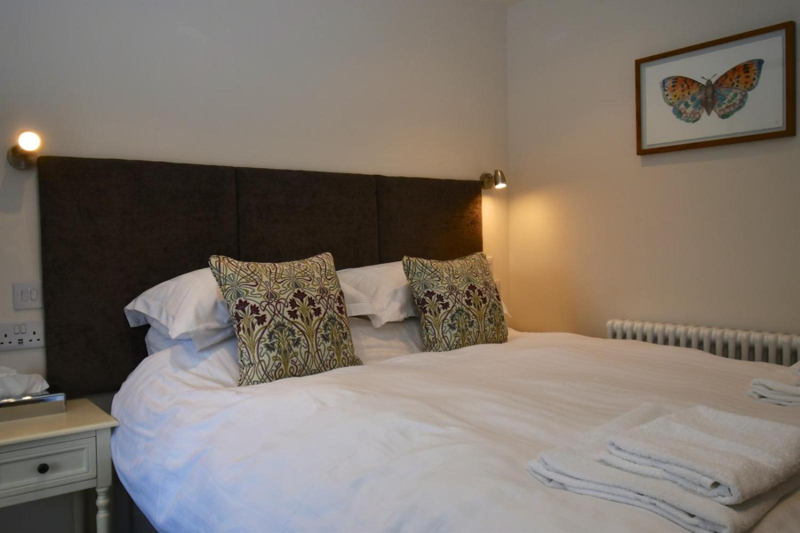 Carew Inn Extérieur photo