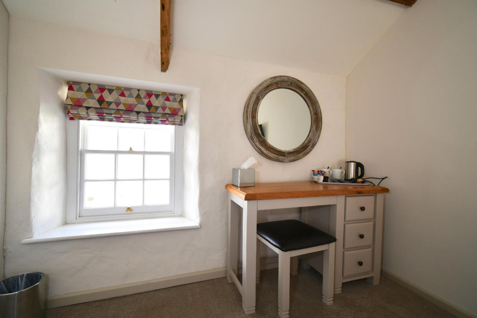 Carew Inn Extérieur photo