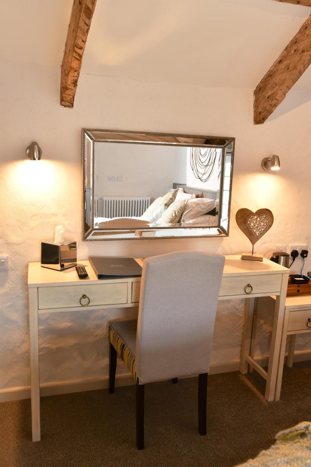 Carew Inn Extérieur photo