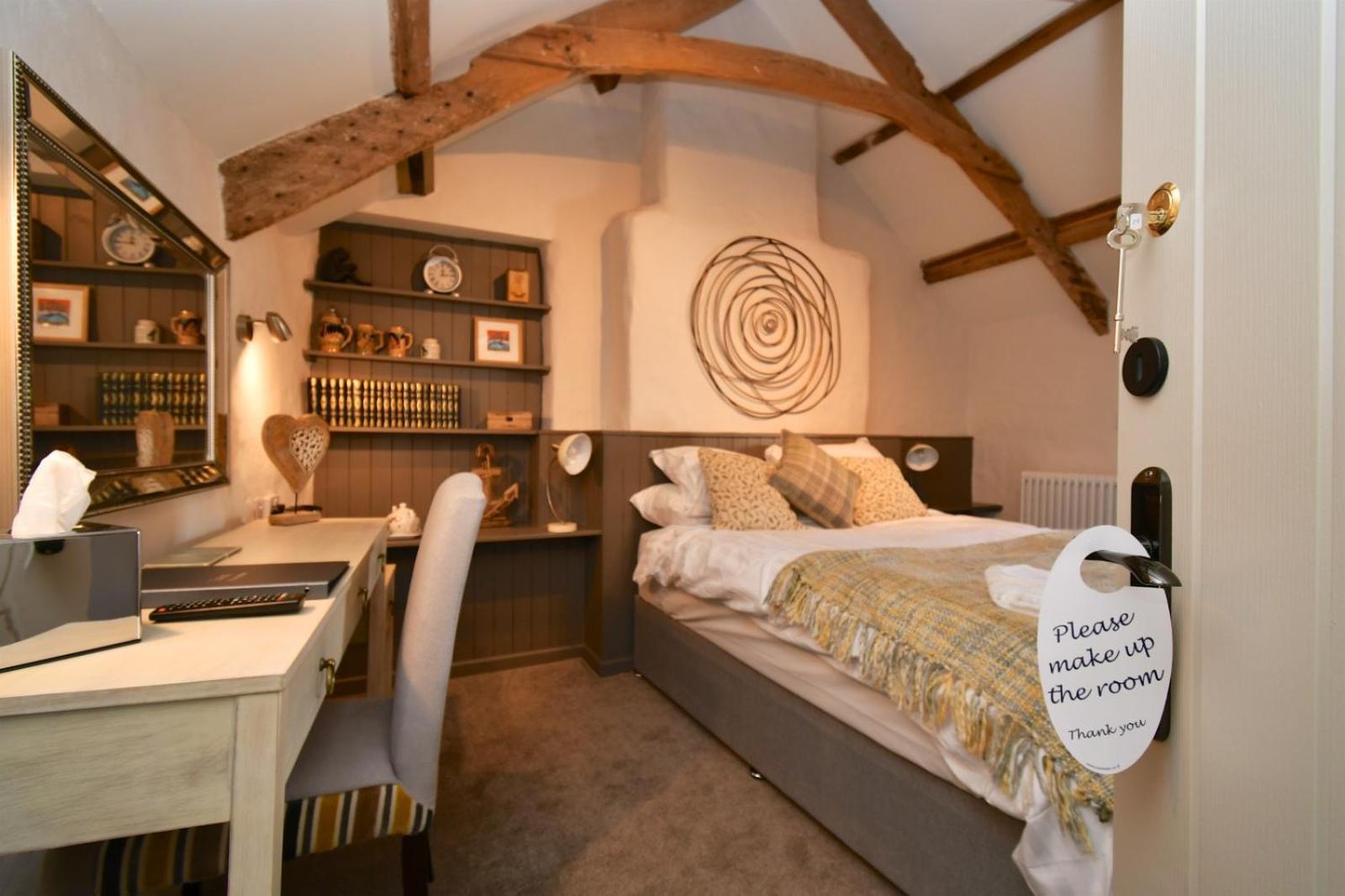 Carew Inn Extérieur photo