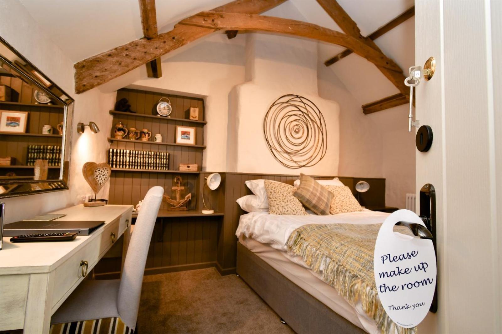 Carew Inn Extérieur photo